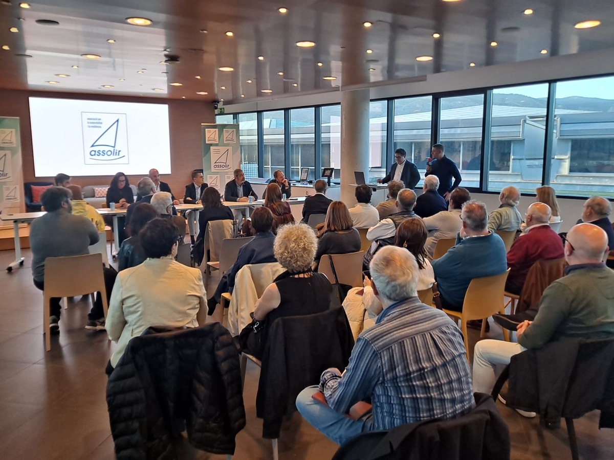 La situación del suelo industrial en la Foia de Castalla interesó a los asistentes.