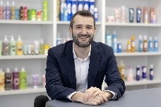 Laboratorios Belloch, 75 años al calor de la laca Nelly: "Los fondos nos llaman, pero decimos que no"