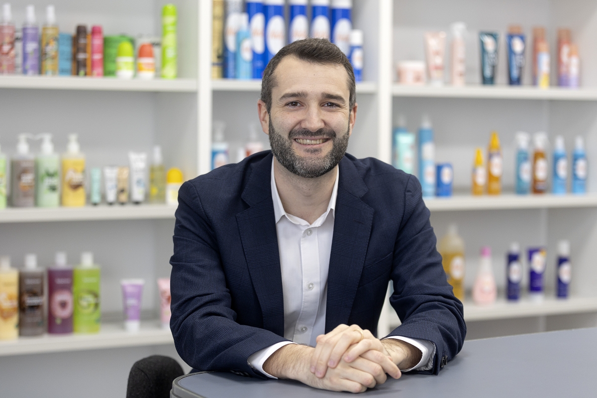 Laboratorios Belloch, 75 años al calor de la laca Nelly: 