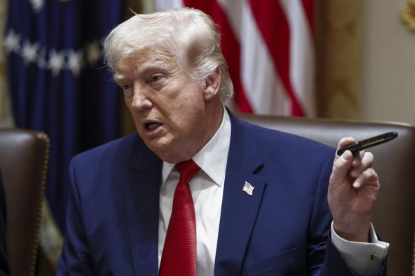 Trump extiende 10 días la suspensión de ataques contra centrales energéticas de Irán