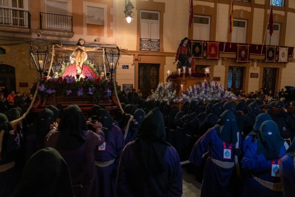 Cartagena sale a la calle de madrugada para acompañar al Cristo del Socorro: empieza la Semana Santa