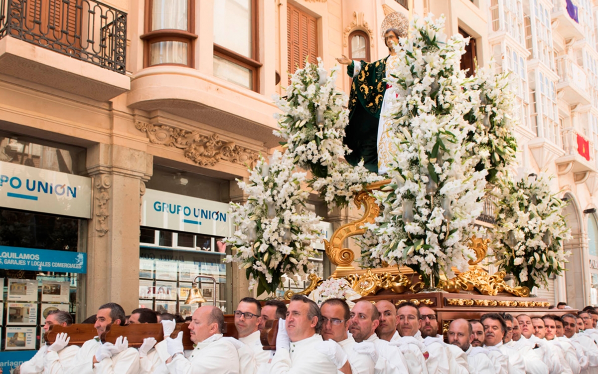 De los mantos de seda a los tambores: un viaje por la pasión de la Semana Santa en la Región de Murcia 