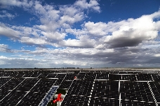 Los proyectos renovables con permiso ya superan la potencia eólica y solar instalada en la Comunitat