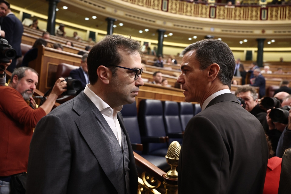  El presidente del Gobierno, Pedro Sánchez y el ministro de Economía y Comercio, Carlos Cuerpo.