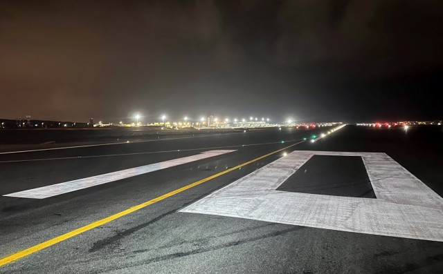 Vuelta a la normalidad: el Miguel Hernández reabre la pista de vuelo por la noche tras las obras de mejora