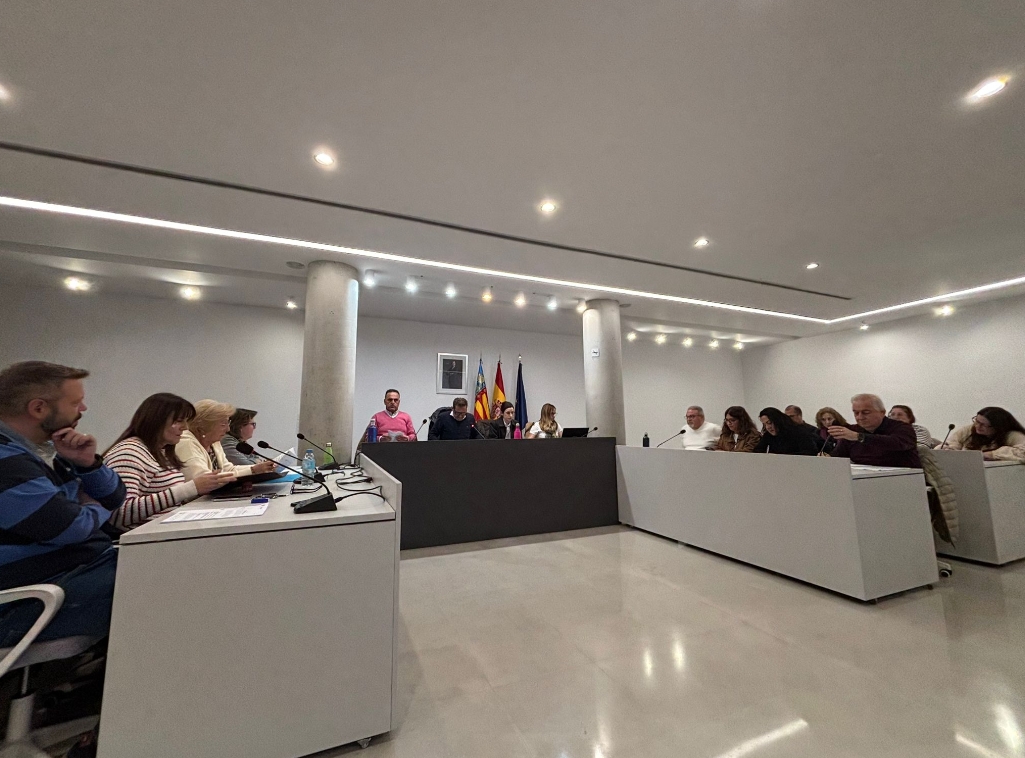 Sedaví estrena salón de plenos un año y medio después de que la Dana arrasara el ayuntamiento