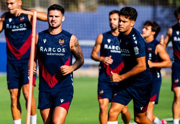 Sergio Lozano vuelve a entrenar con el grupo