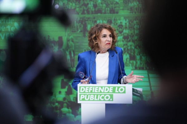 Otra ministra quemada en el altar sanchista