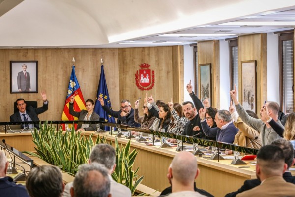 Elda aprueba un presupuesto de 54,2 millones para 2026, un 8,3% más, con foco en políticas sociales y modernización urbana