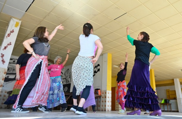 Quitarse las penas bailando: Dansa València baja del escenario y toca calle