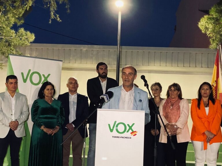 Vox exige el acta a los tres ediles 