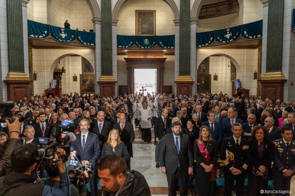 La Ofrenda de la Onza de Oro a la Patrona de Cartagena pide por el fin de las guerras y recuerda a los trabajadores de Sabic