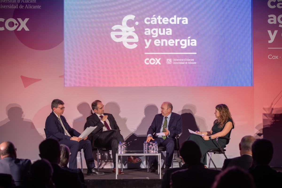 Cox Energy se lanza a la licitaciones para ofrecer a los ayuntamientos un 'pack' de comunidad energética y gestión del agua potable