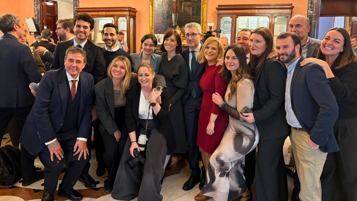 Varios cargos y asesores valencianos en la recepción de cartera de Arcadi España como ministro este viernes. - Foto: X/@pilarbernabe Varios cargos y asesores valencianos en la recepción de cartera de Arcadi España como ministro este viernes.