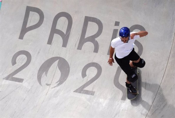 Los 'skaters' españoles Danny León y Alain Kortabitarte se quedan sin final en park