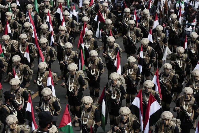 Los hutíes amenazan otra vez con el cierre del estrecho de Bab al Mandeb si Trump no levanta el bloqueo en Ormuz