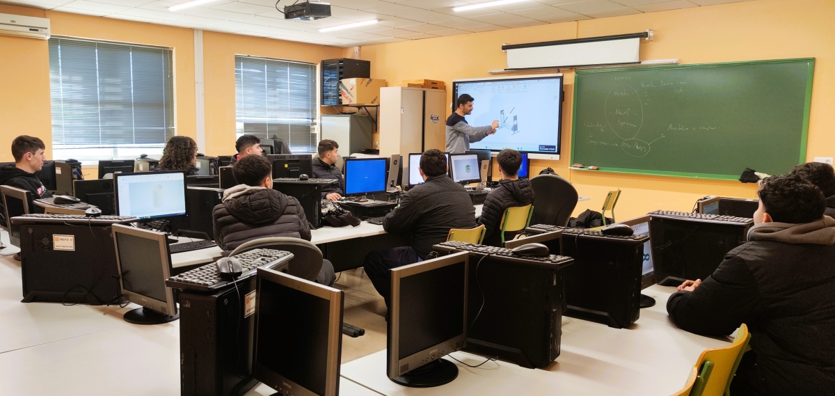 Los alumnos del CIFP Politécnico de Cartagena diseñan un banco de pruebas para drones y realizarán ensayos de vuelo con prototipos