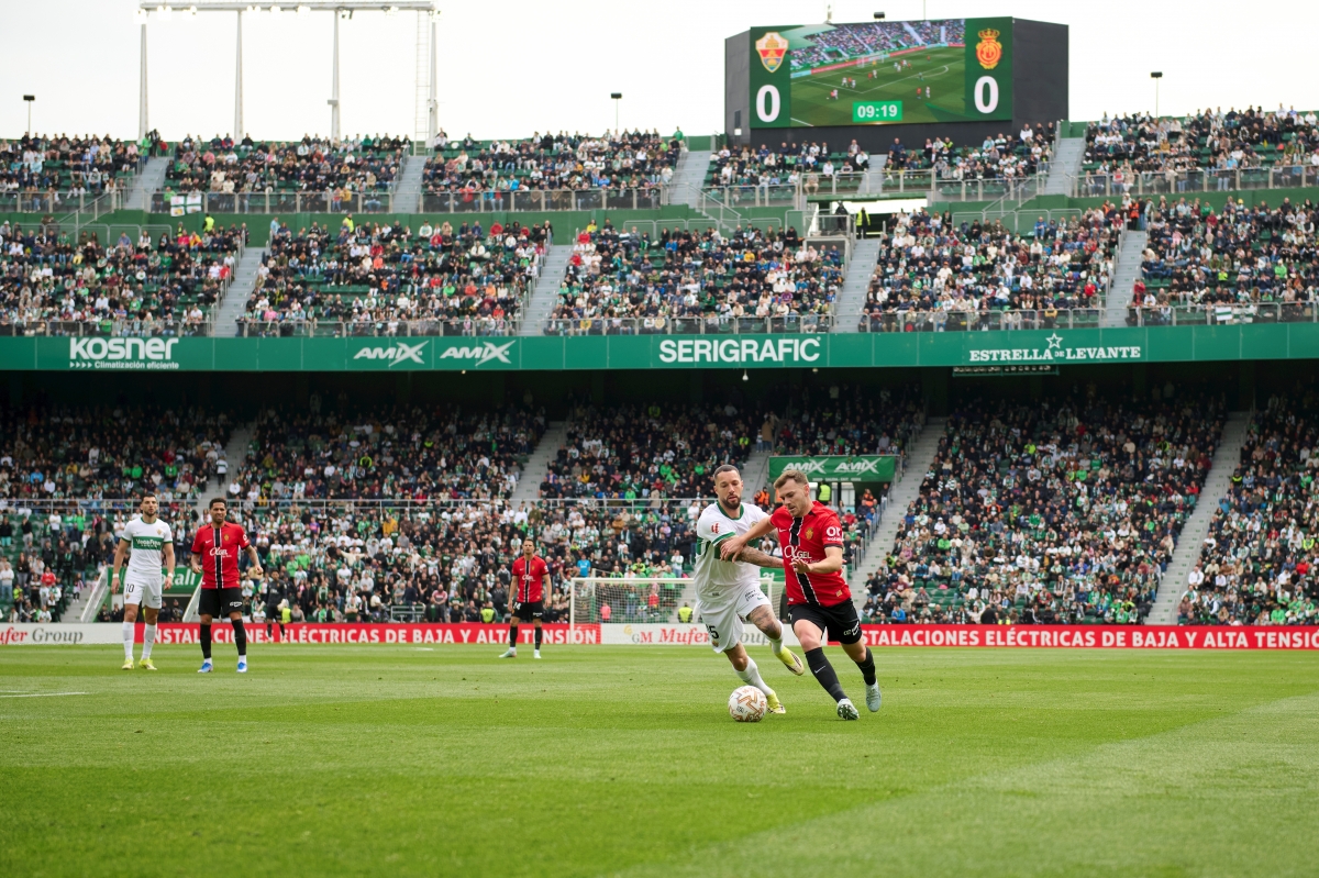 Dos rivales directos, un duelo valenciano y el Atlético de Madrid esperan al Elche CF en abril