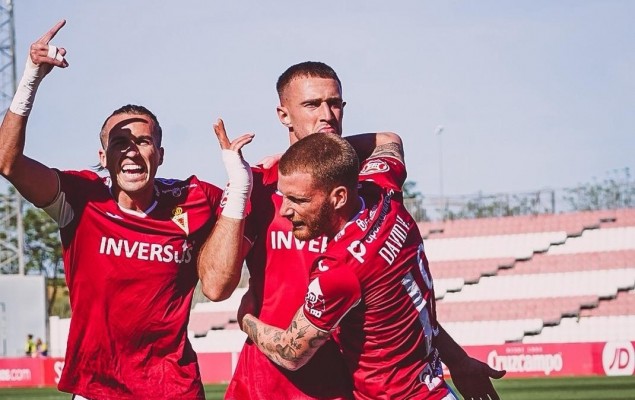 El Murcia, con gol de Flakus, vence al colista y toma más oxígeno en la pelea por la salvación