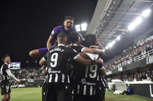 Efesé y Murcia, con un 1-0 y un 0-1, se quedan a dos puntos de la promoción y cinco por encima del descenso