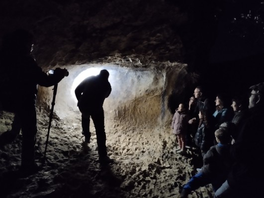 Pinturas rupestres de La Sarga en Alcoy: Patrimonio de la Humanidad que brilla bajo la luz de la luna