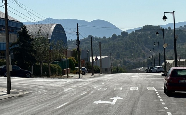 Alcoy licitará mejoras en alcantarillado y entierro de líneas en el polígono Cotes Baixes por 300.000 euros
