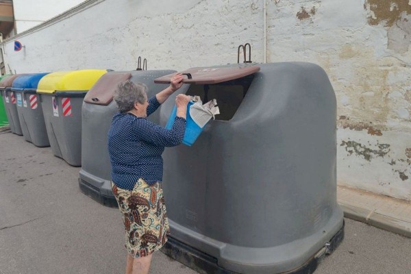 Canet d'en Berenguer empieza a multar a los vecinos que incumplen la normativa sobre recogida de residuos