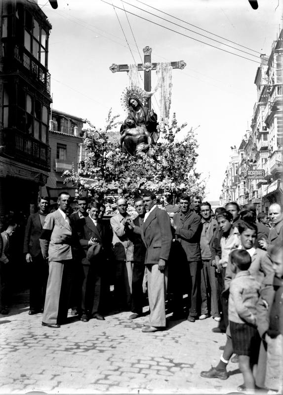 Un viaje en el tiempo por la Semana Santa de Cartagena: el AGRM muestra cómo eran las procesiones desde principios del siglo XX