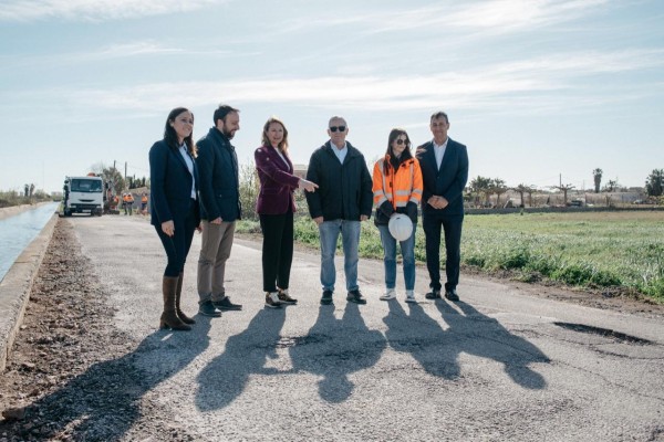 Los trabajos de asfaltado en el Camí de l'Obra de Castelló avanzan para estar finalizados antes del verano