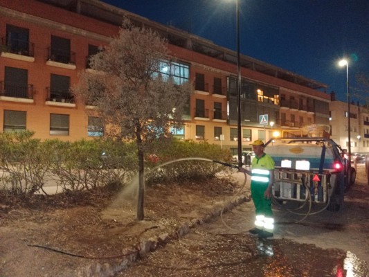Gandia activa un plan de emergencia para reforzar el riego de parques ante la sequía