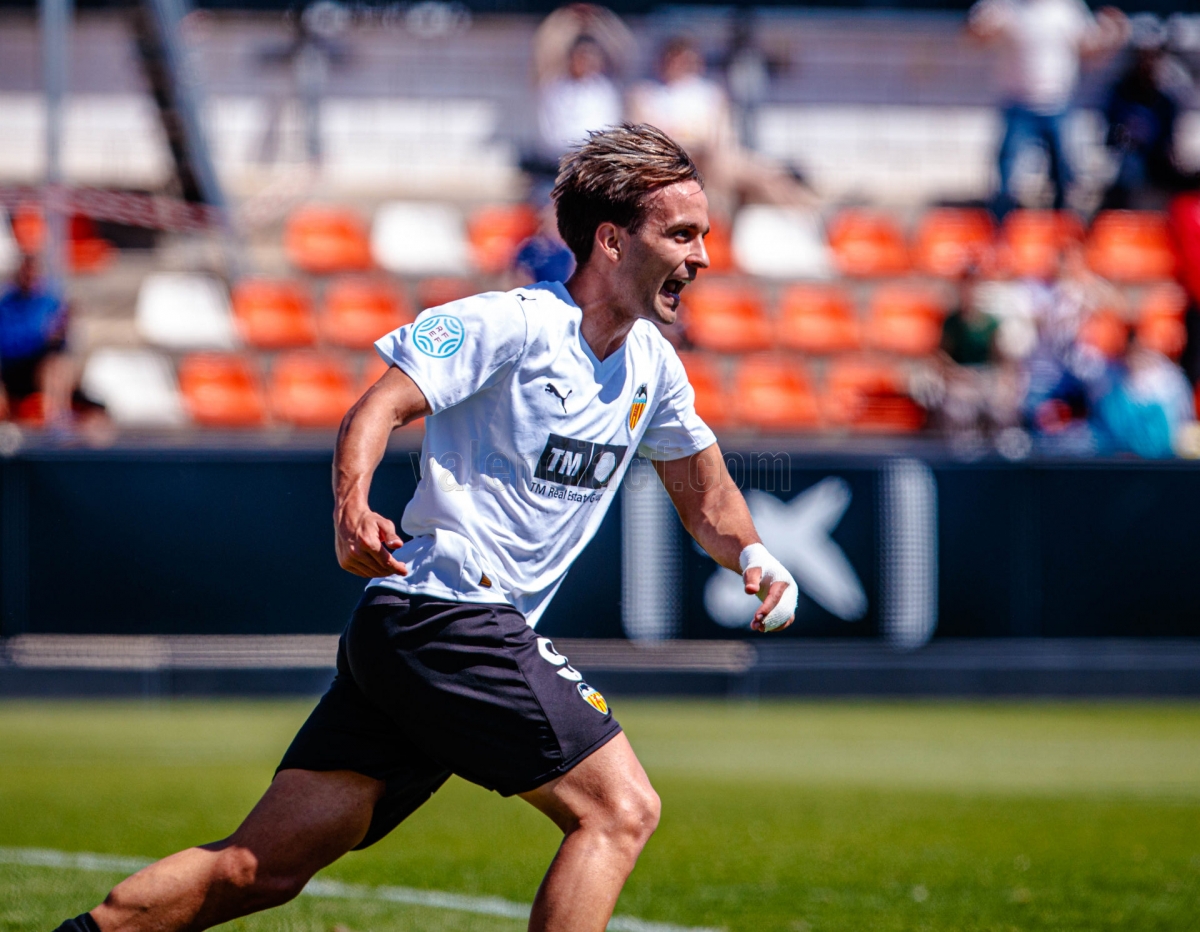 El Valencia CF debe decidir el futuro de Mario Domínguez si no quiere perderlo 