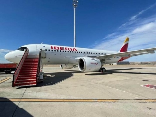 Iberia acuerda con los sindicatos los términos de un ERE voluntario que suprimirá 996 empleos