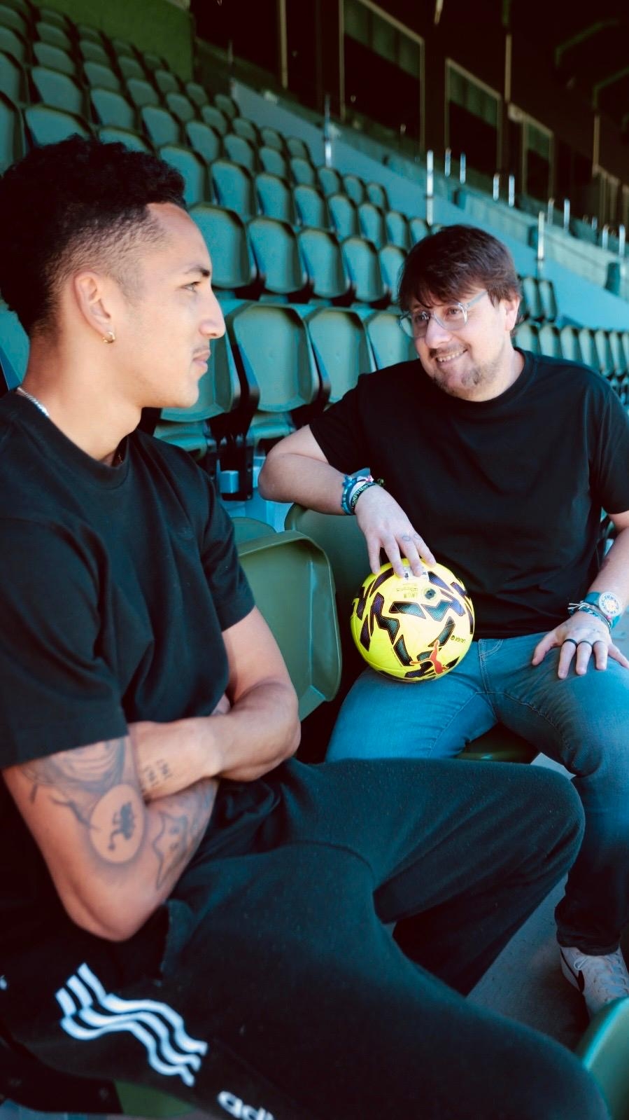 ÁLvaro en un momento de la entrevista con Plaza