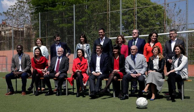 Sánchez incluye a Carmen Montón en su futuro 