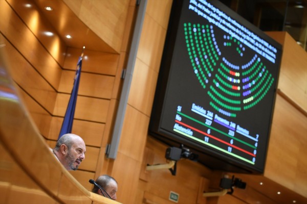 El Senado instala dos plataformas elevadoras para personas con movilidad reducida en el hemiciclo