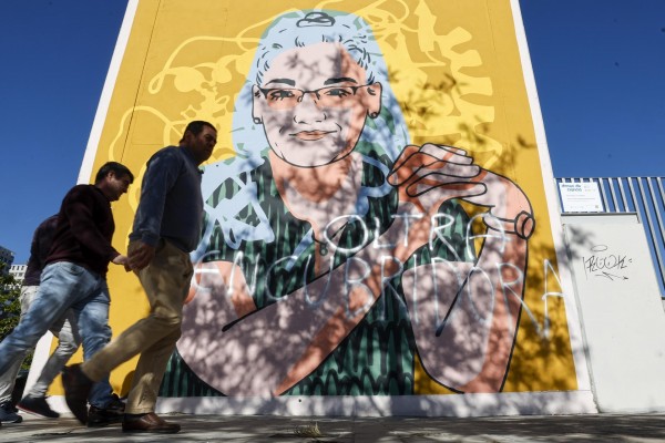 El mural del IES Cabanyal dedicado a Eva Nogales amanece con la frase 