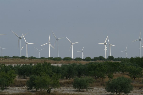 Acreedores planean ejecutar 237 millones de deuda española por impago de laudos renovables
