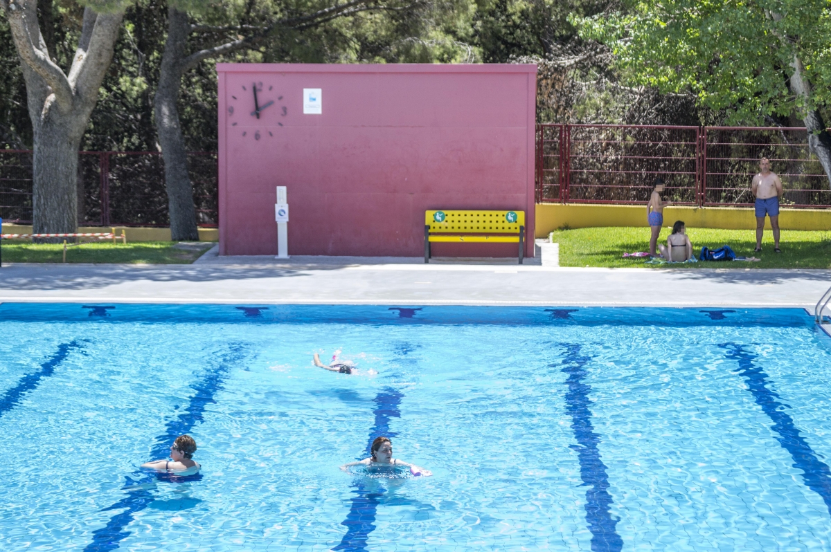 Xixona se plantea cubrir la piscina: licita el estudio que también incluye construir una infantil