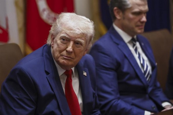 Trump afirma que Irán le ha pedido un alto el fuego y que lo considerará si reabre Ormuz