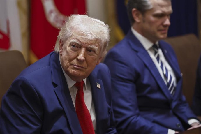 Trump afirma que Irán le ha pedido un alto el fuego y que lo considerará si reabre Ormuz