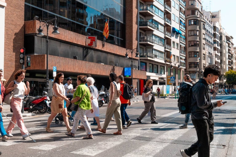 Tres empresas pujan por realizar la encuesta del Consell sobre uso y conocimiento del valenciano