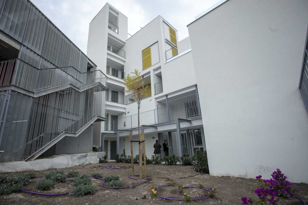 Alicante entrega 10 primeras viviendas del edificio del Portón, finalizado 18 años después de su inicio