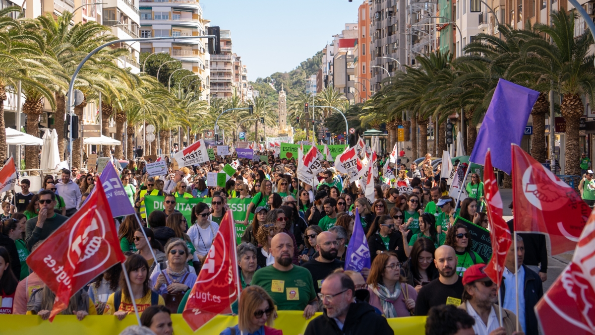Las protestas de los profesores en la ciudad de Alicante, en imágenes