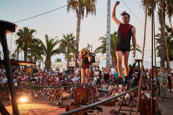 Teatro, cine o música: Moncofa programa una gran variedad de actividades su festival en la calle