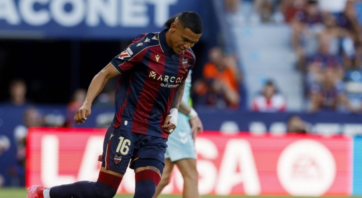 El levantinista Kervin Arriaga, titular en el amistoso de Honduras frente a Perú