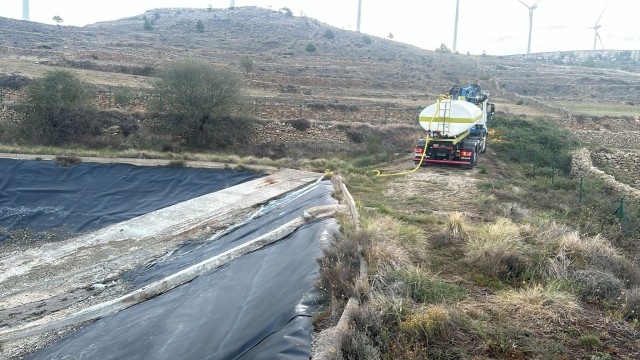 El Consell aporta 80.000 litros de agua a Vilafranca para un total de 17 explotaciones ganaderas