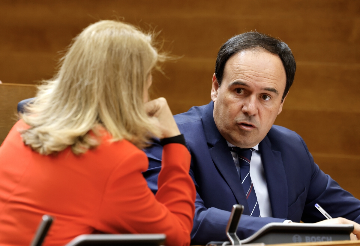 Llorca investigará el repostaje del coche oficial de Camps y critica que 