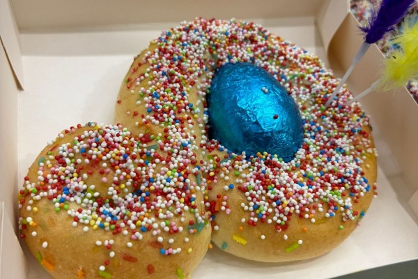 Burriana mantiene la tradición de la mona de Pascua a través de sus hornos y pastelerías artesanales