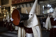 À Punt mostra la grandiositat de la Setmana Santa d’Orihuela amb la passió de Divendres Sant i ‘El Caballero Cubierto’ de dissabte