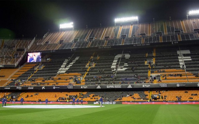 El ánimo de la afición decae en Mestalla con el desastre deportivo